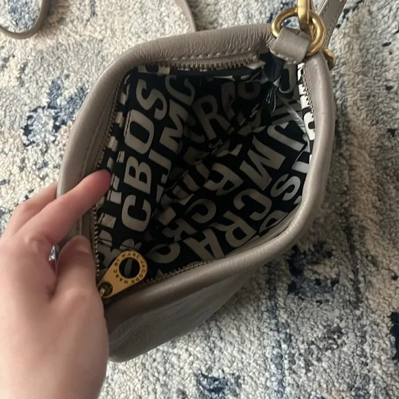 Marc Jacobs Gray Leather Crossbody Bag - Picture 3 of 4